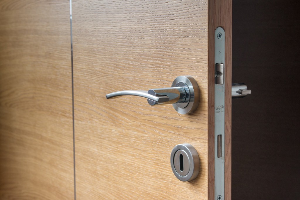 Solid entrance door