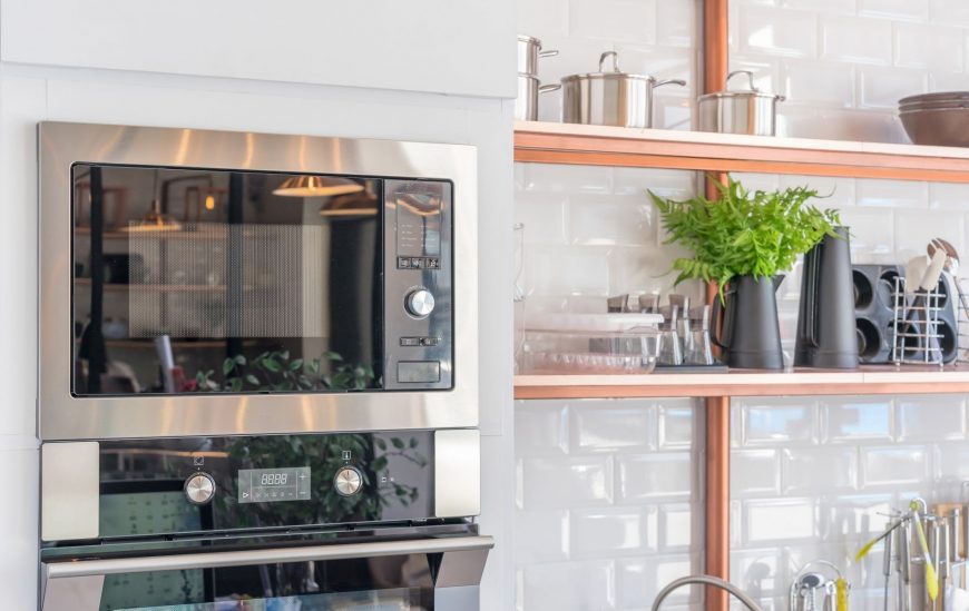 The pros and cons of microwaves The pros and cons of microwaves